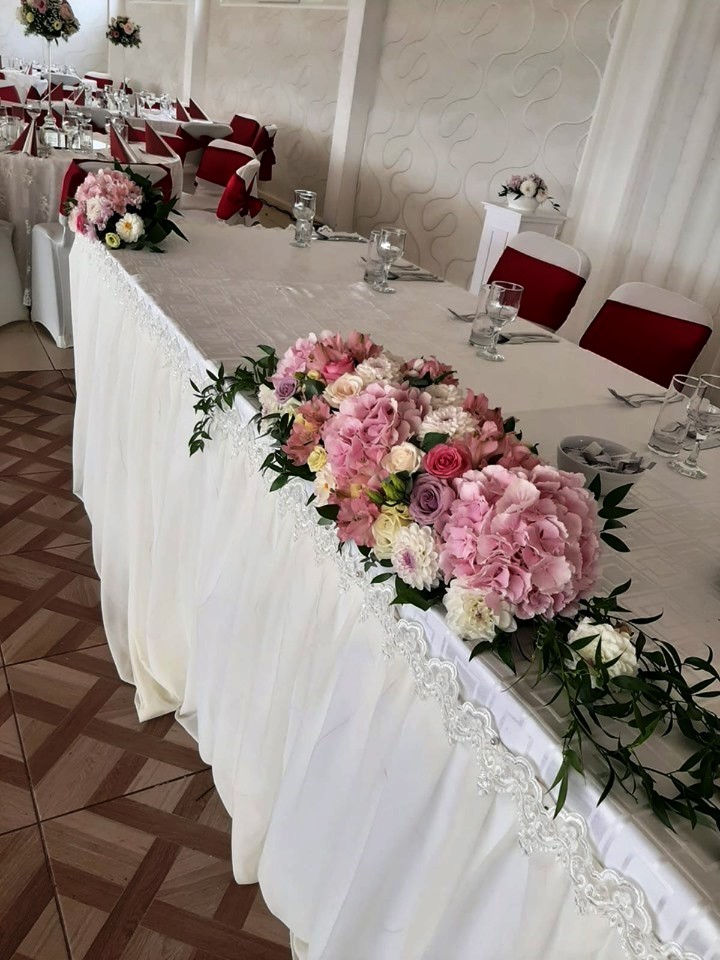 img/prezidiu/hortensie-dhalia--flori-prezidiu-masa-mirilor-nunta-florisis-nunta2025-nunta2026.jpg